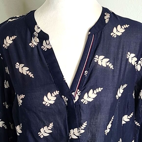 Tommy Hilfiger Navy Blue Top White Flowers, V-neckline,  Longsleeves, Size Large - Picture 2 of 8